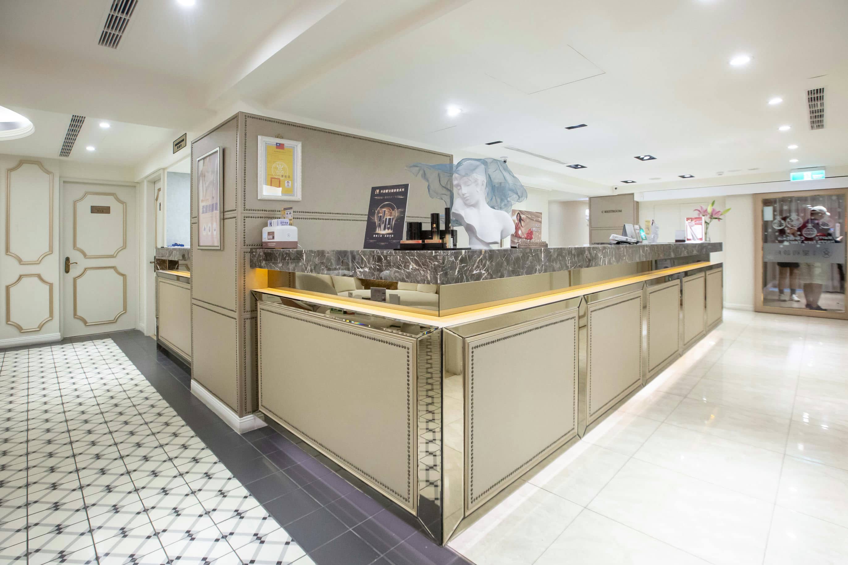 GUTING STARCLINIC(FORMERLY STARNIC DERMATOLOGY CLINIC)
