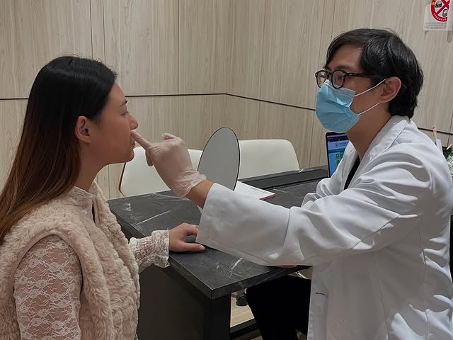 約了吳根培醫生，做了詳細諮詢後，發現是臉部下垂
