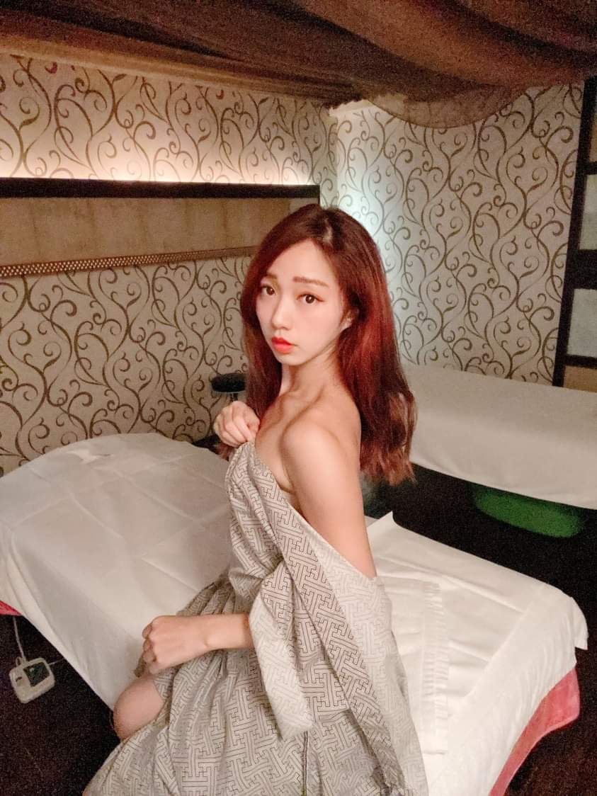 【杏仁酸煥膚】出遊前進廠保養做杏仁酸加擠粉刺，臉很亮妝很貼！！！~-Vivi Wu