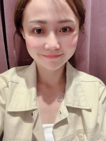 【洢蓮絲】  打完童顏針洢蓮絲後可以馬上看出精神滿滿～不要再說我累了！我沒有累！我就是黑眼圈很深！～思綺 Pocky