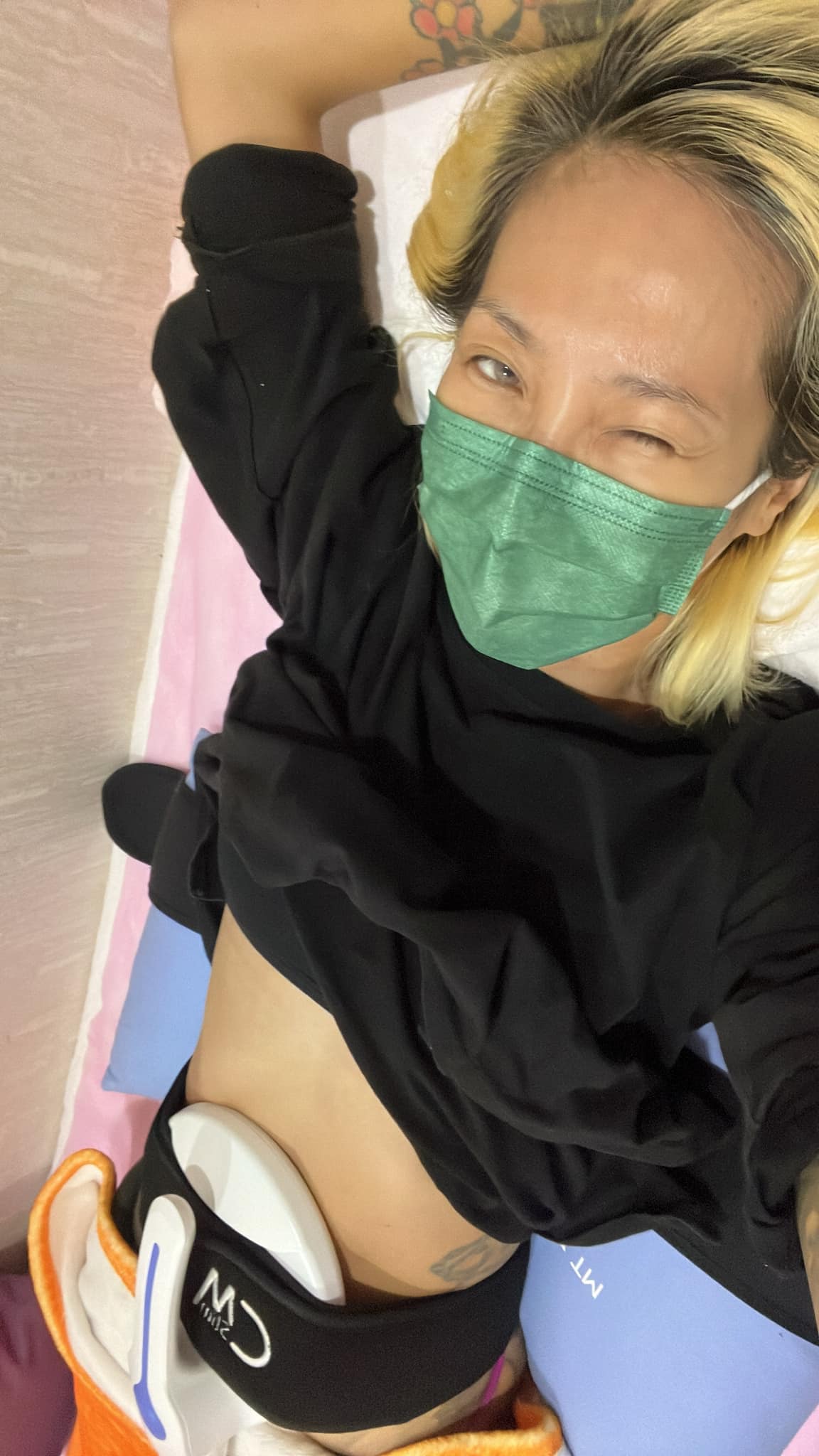 可能是 1 人和醫院的圖像