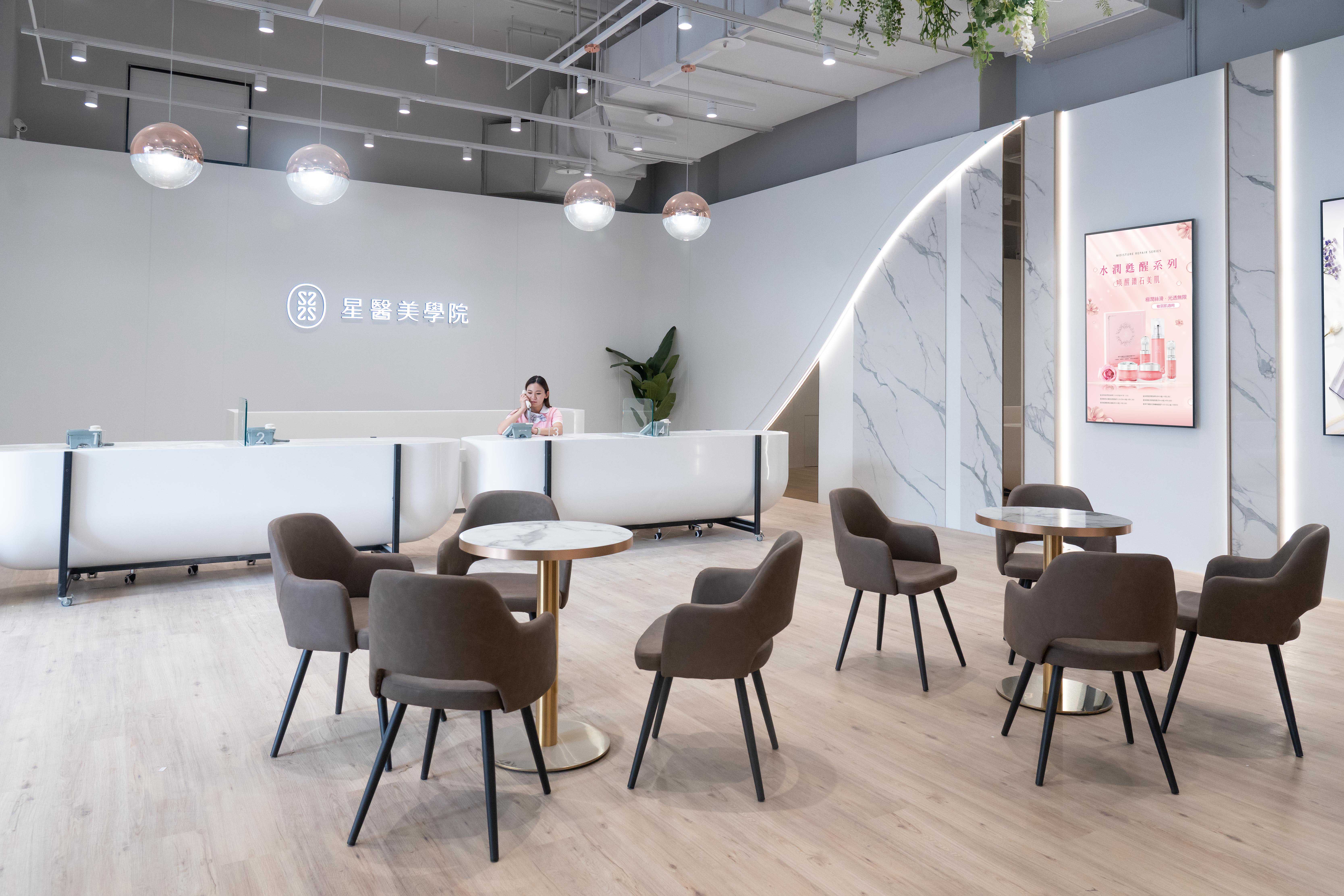 星醫美學院（新竹市）：醫美療程後，進行術後修護延續效果，穩定肌膚好狀態。