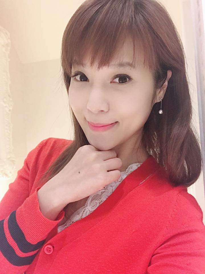 【淨膚雷射】 每個月進廠的保養日囉！淨膚雷射不但可以縮小毛孔、改善暗沉、除斑、黑眼圈，還能全臉明顯透亮，是人人都愛的基礎保養唷 ！！～-陳雅薇