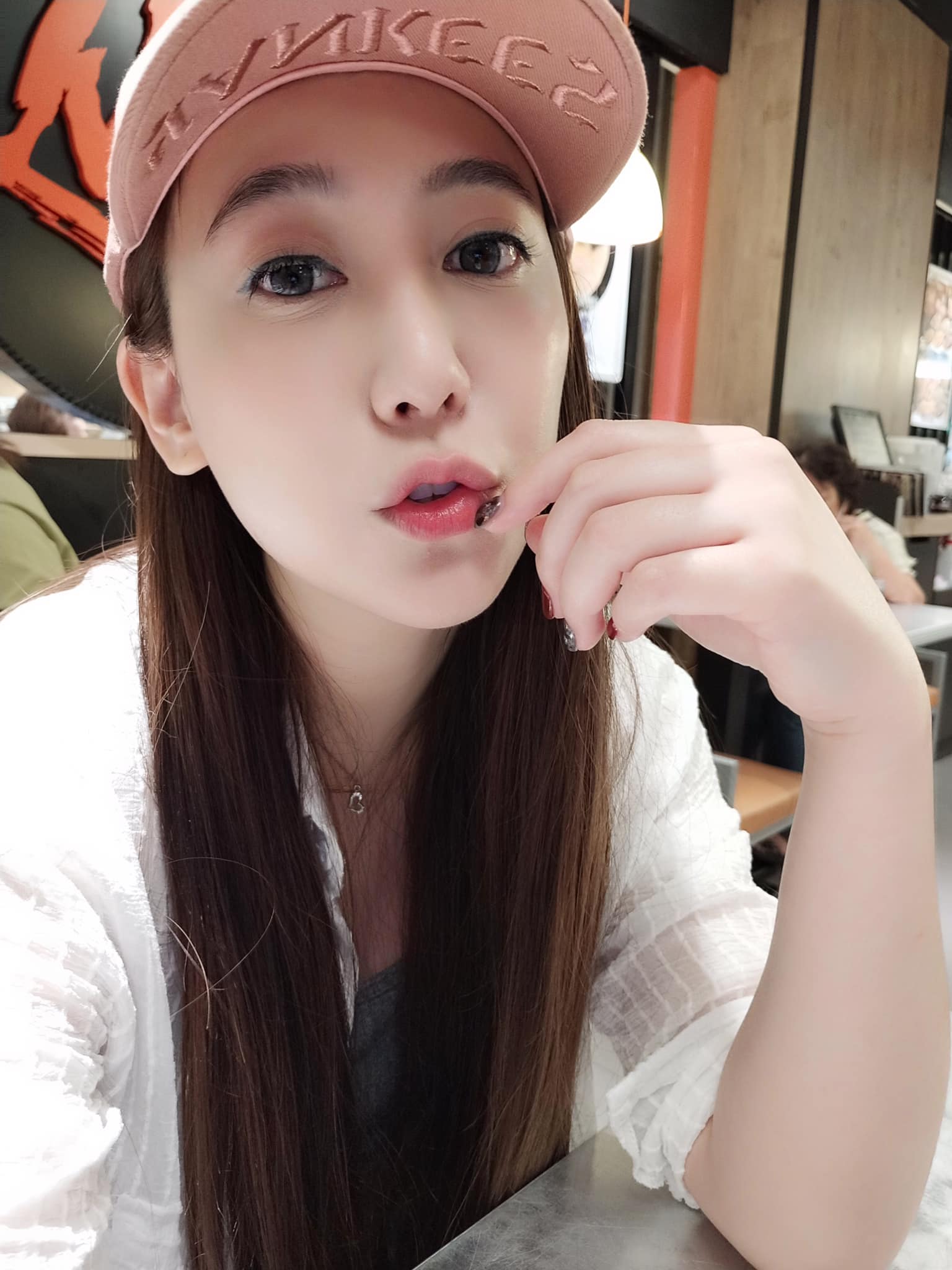  【維納斯脈衝光】星和診所/台中醫美-吳啟弘醫師♥上妝服服貼貼的心情就是好? -DebbySun