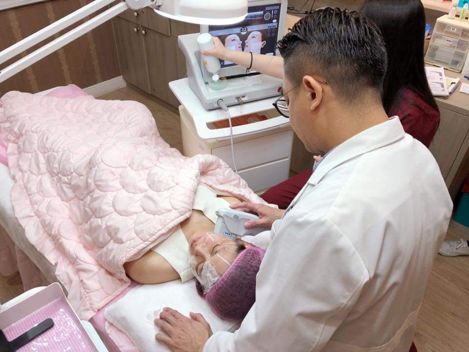 【極線音波拉提】 雖然沒有回到18歲樣子，但臉部、下巴的線條，緊緻感是有差別的！～-陳小藍