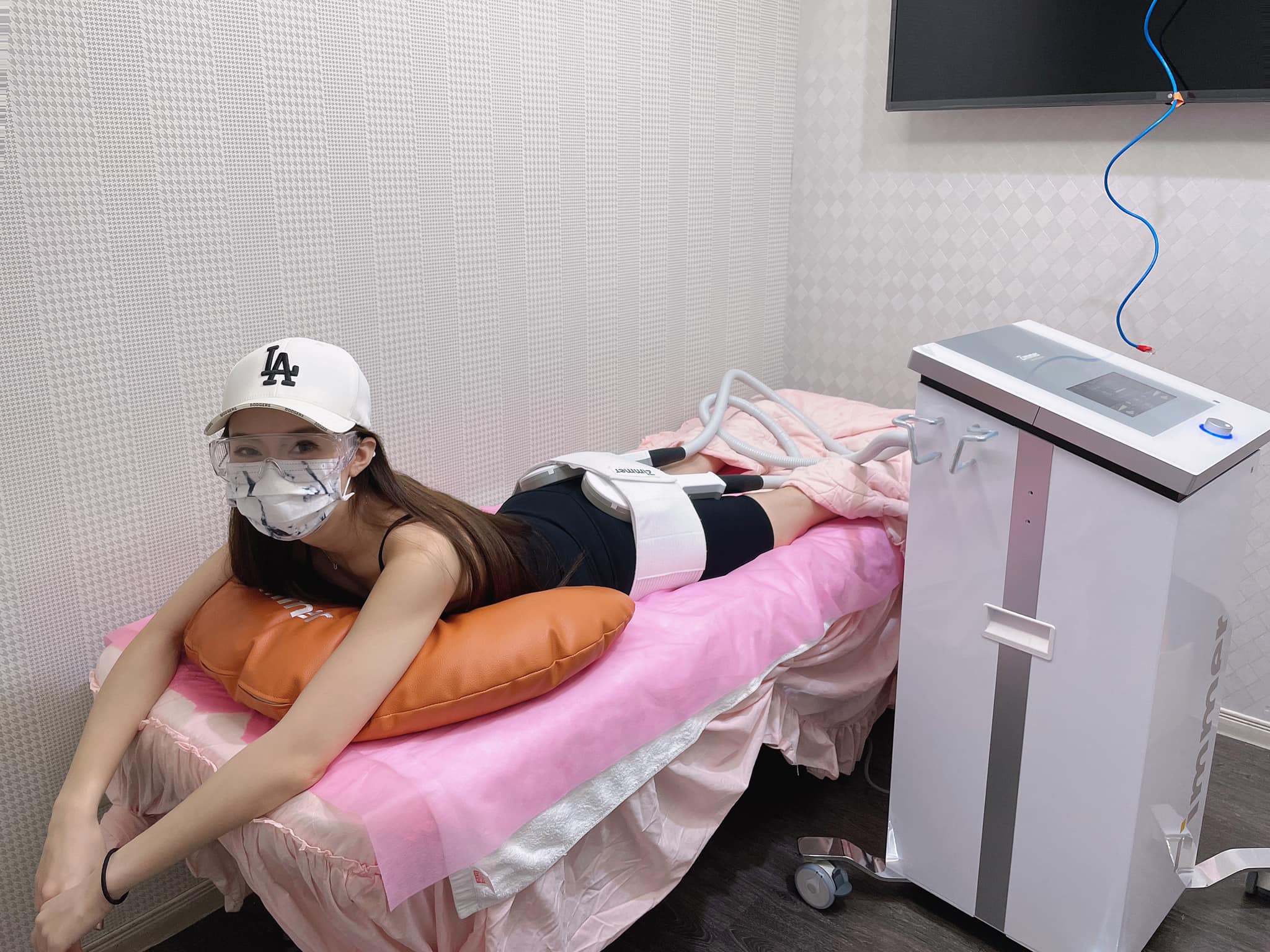 【ZField肌力塑】星和診所/北車醫美-女生可以針對難瘦易胖的大腿、臀部、腹部來增強雕塑，男生則是腹部容易胖，也可以適用這樣的療程來輔助的！！_小青