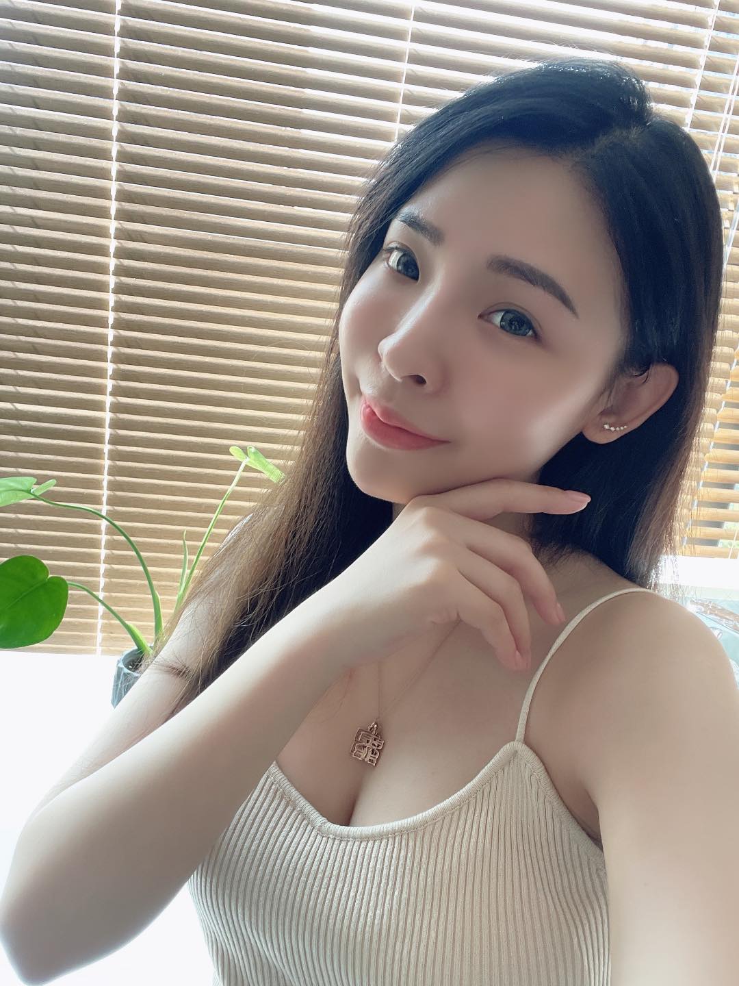 【杏仁酸煥膚】星和診所/台中店-清粉刺給皮膚大掃除，上妝真的會比較服貼唷-周榆芯Angeline Chou