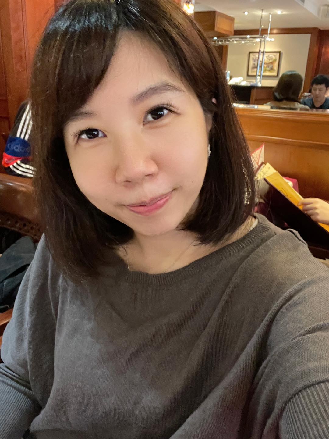 【杏仁酸煥膚】星和診所/仁愛店-臉上的黑頭粉刺去除掉，上妝不容易浮粉，媽媽的臉看起來更亮了啊-吉先生與吉太太的吉霸婚生活