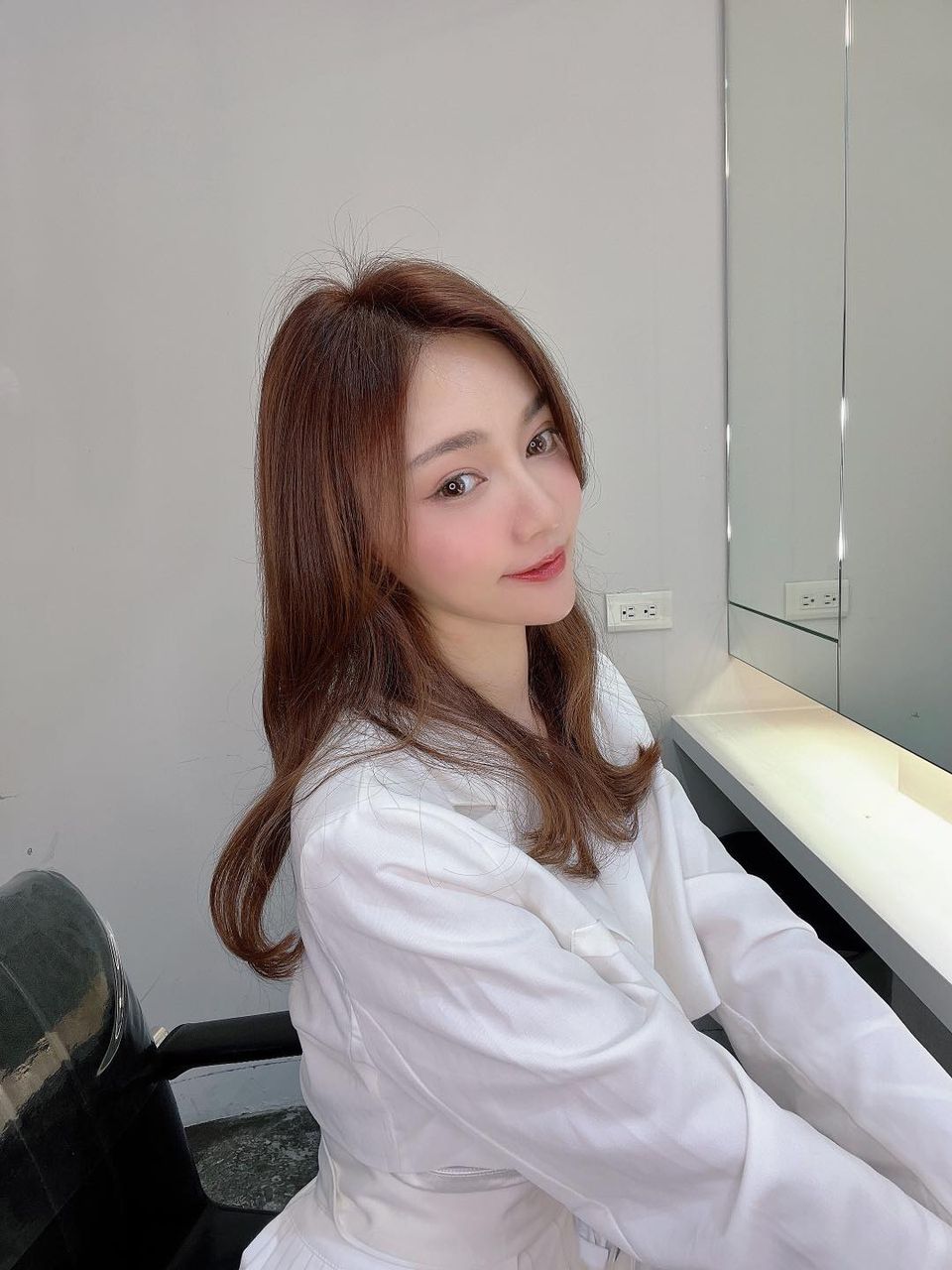 【彩衝光】星采皮膚專科診所/古亭醫美-來做基礎保養～彩衝光囉-洋娃娃女孩〃小立