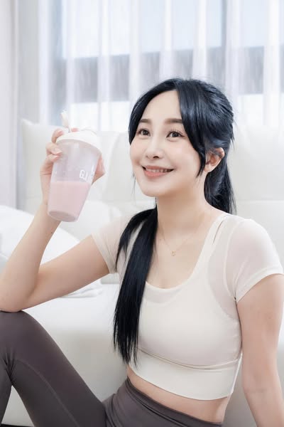 【玻尿酸】星和診所（台北）-葉姿辰醫師-人體皮膚母細胞製造膠原蛋白的速度， 在18歲後便慢慢下降⬇️-Apple．冠穎